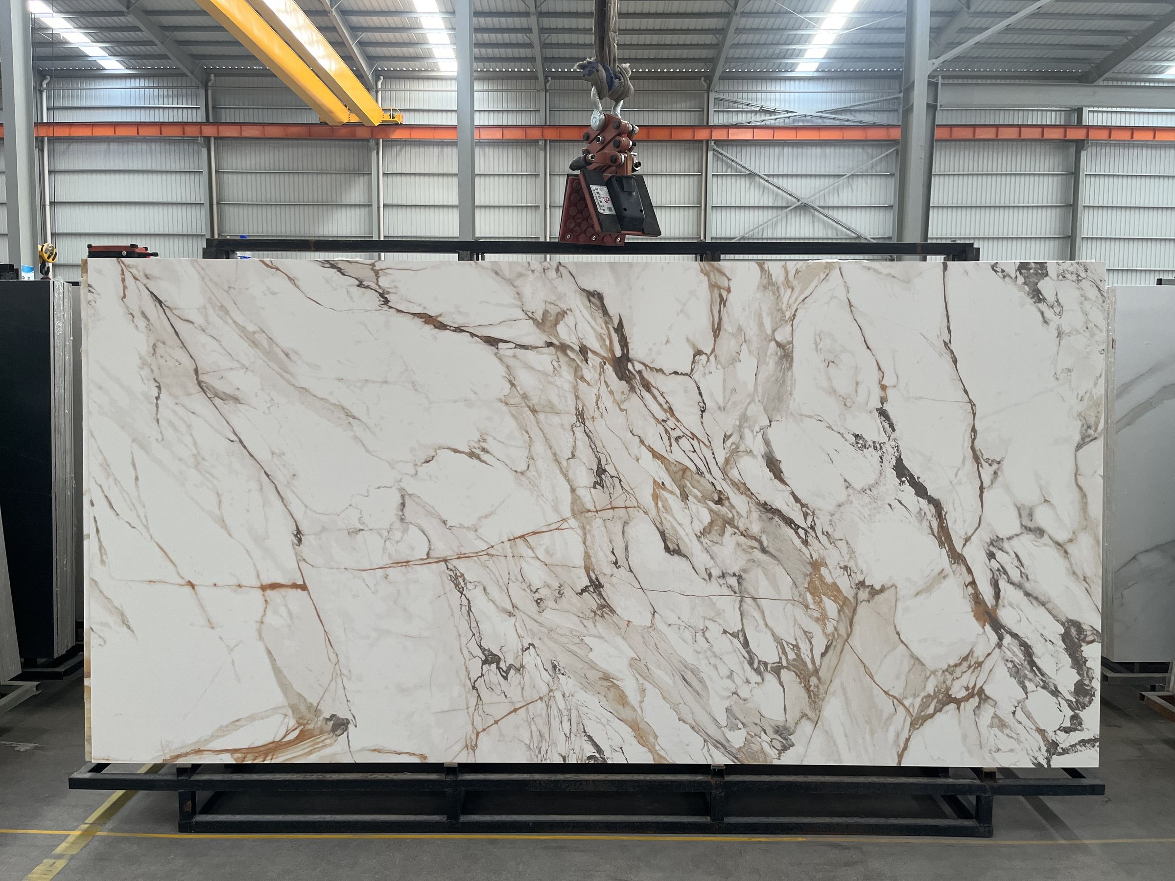 Piedra sinterizada de oro de lujo Calacatta